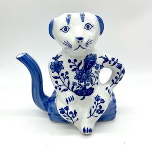 Blue & White Floral Cat Porcelain Teapot Baum Bros. Formalities